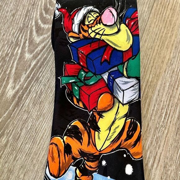 Disney Pooh tigger Christmas theme tie - Picture 2 of 7
